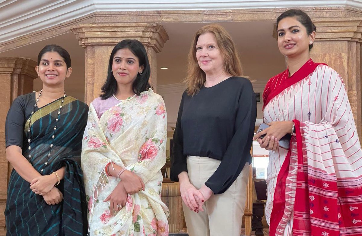 Wonderful to meet with women leaders here in Odisha and learn more about their goals and visions for the future of their communities and U.S.- India relations. #USIndiaFWD