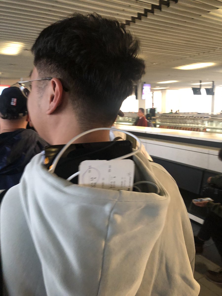 JLdota's tweet photo. Backpack IRL https://t.co/PkACuBCdJl