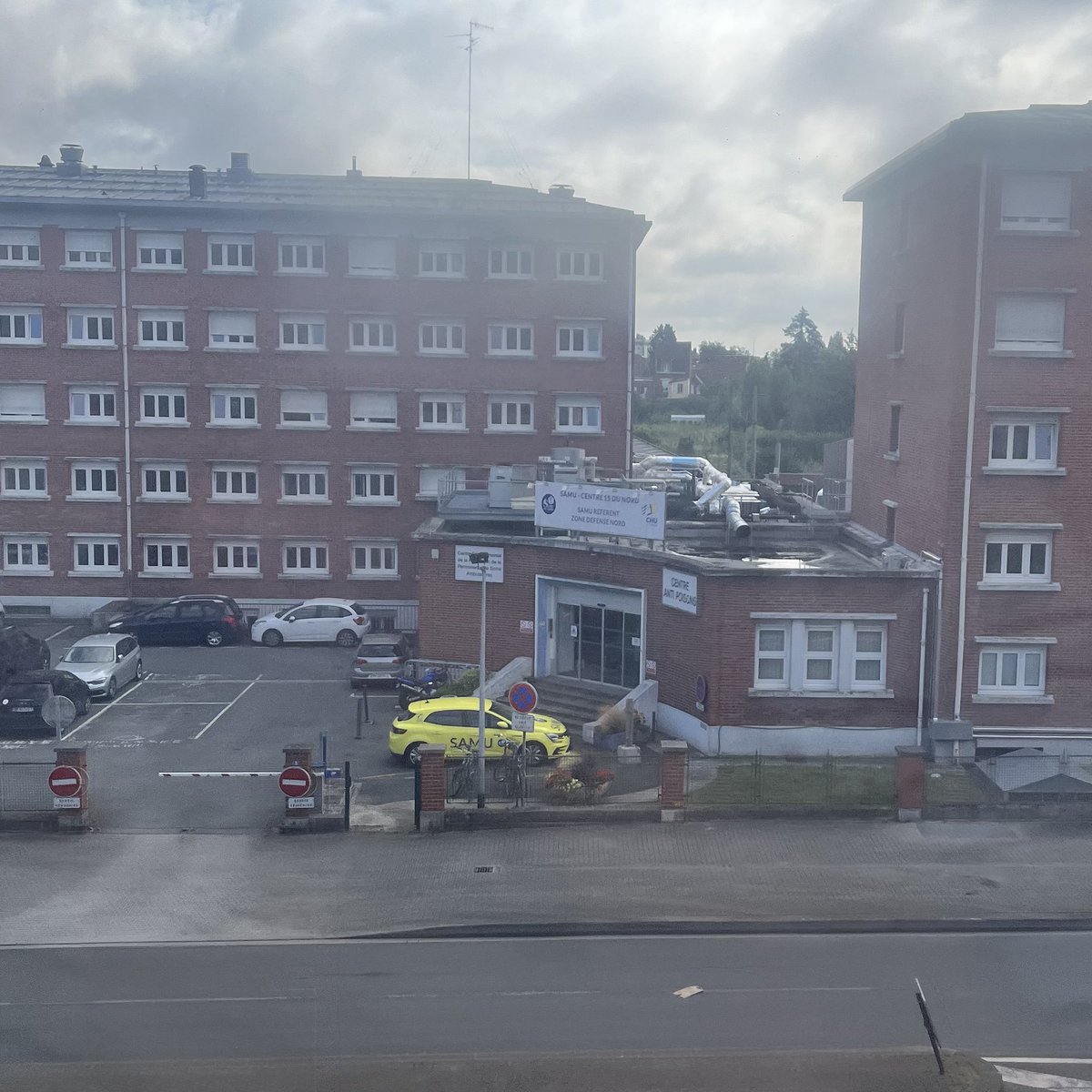 Minia SMUR (@miniasmur) on Twitter photo Pas de doute possible, je suis bien sur les terres du <a href="/SamuNord/">SAMU du Nord</a> 😊
Que de souvenirs ! 🚁🚑 Pas de doute possible, je suis bien sur les terres du <a href="/SamuNord/">SAMU du Nord</a> 😊
Que de souvenirs ! 🚁🚑