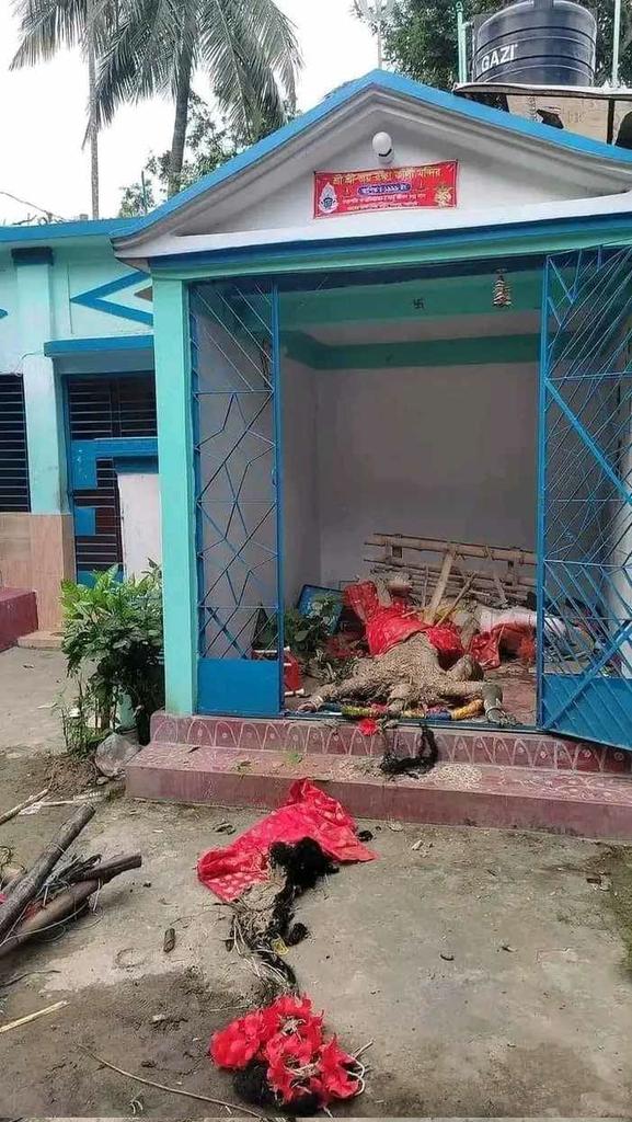 Moumita310's tweet photo. #HindusAreNotSafeInBangladesh 
#AllEyesOnBangladeshiHindus 
#SaveBangladeshiHindus https://t.co/STIJBPBLYZ