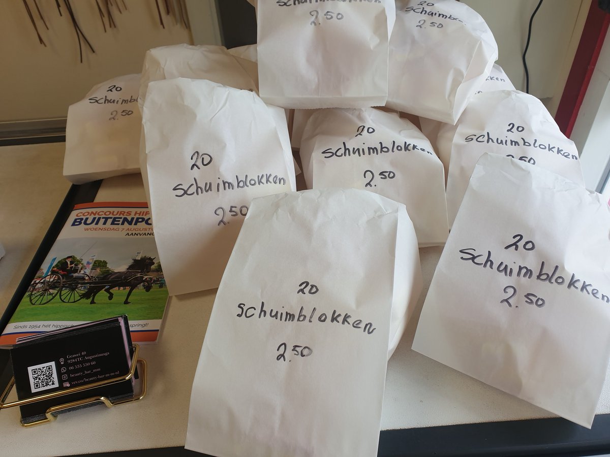 Dropshop1990's tweet photo. Lekker lekker
* op de tribune op het Concours Hippique
* tijdens het slenteren over de (kruiden)markt
* tijdens een fietstochtje
SCHUIMBLOKKEN smaken eigenlijk altijd wel.. 😄😋😋😋😋👍
In PAPIEREN zak: spaar het milieu! https://t.co/RpiHIaGOTd