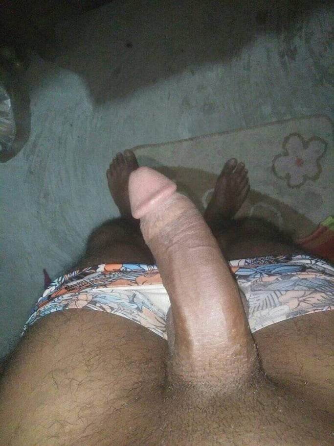 রাতে যখন বড় ভাই এর ধোন দারিয়ে যায়,,তখন
ঠান্ডা করার জন্য আমাকে ডাকে,,,ইচ্ছে মতো চুসে,,চুদা খেয়ে বড় ভাই কে ঠান্ডা করে দেই,,বড় ভাই এর চুদা খেতে চাইলে ইনবক্সে আসো আর পাশে থাকো ফ লো করে।