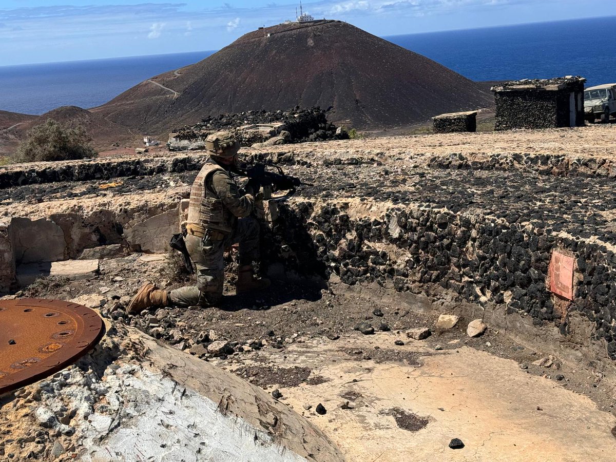 ¡Buenos días!🌞El trabajo riguroso y el compromiso diario de servir a España son la base de toda la preparación que nos llevará al éxito en todas las actividades que se asigne al <a href="/MCANA_ET/">Mando de Canarias</a> 🇪🇸 
📸#BRICANXVI
<a href="/EjercitoTierra/">Ejército de Tierra 🇪🇸</a> 
#SomostuEjército