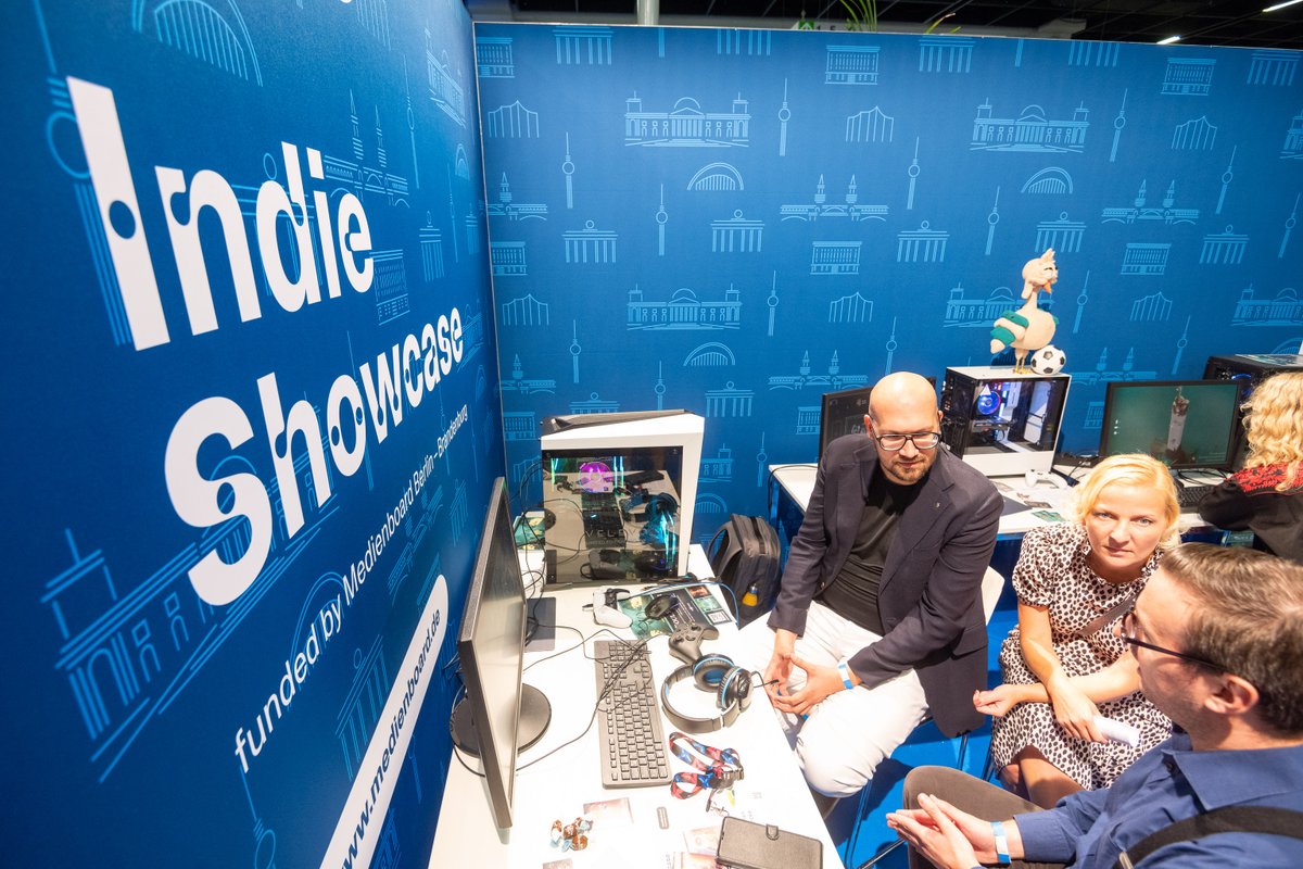medienboard's tweet photo. 🎮 In 2 Wochen startet die @gamescom: Am Berlin-Brandenburg-Stand vom @medianetbb könnt ihr euch mit der Gamesbranche der Capital Region vernetzen und am #MBBGefördert|en Indie Showcase die neuesten Spiele aus der Region ausprobieren.  
https://t.co/WoFQvIOzV3
© Christian Köster https://t.co/pKysYHiYiO