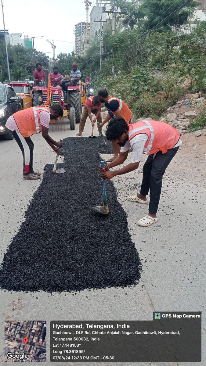 dy_ward's tweet photo. Madam/sir @gadwalvijayainc ,@CommissionrGHMC ,@ZC_SLP attending BT patches in DLF road serilingampally circle-20 https://t.co/Pfq7Egp2a1
