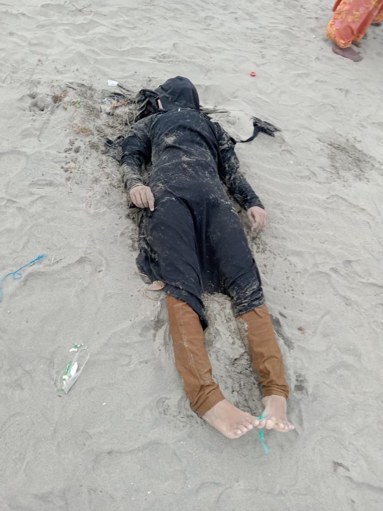 MdAzim28459388's tweet photo. #AA, Arakan Army Terrorist murdered this #Rohingya woman last night on the sea. 
#SaveRohingya 
#stopSecondWaveGenocide https://t.co/cX4bfkJA95