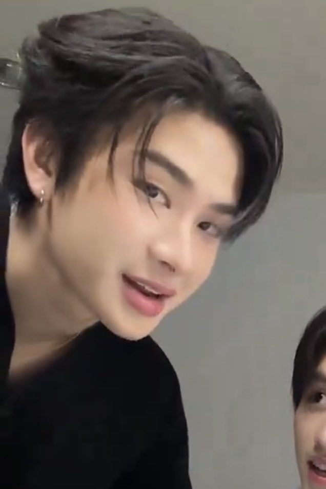 อยากเป็นอนาคตแฟนสาวนอกวงการ