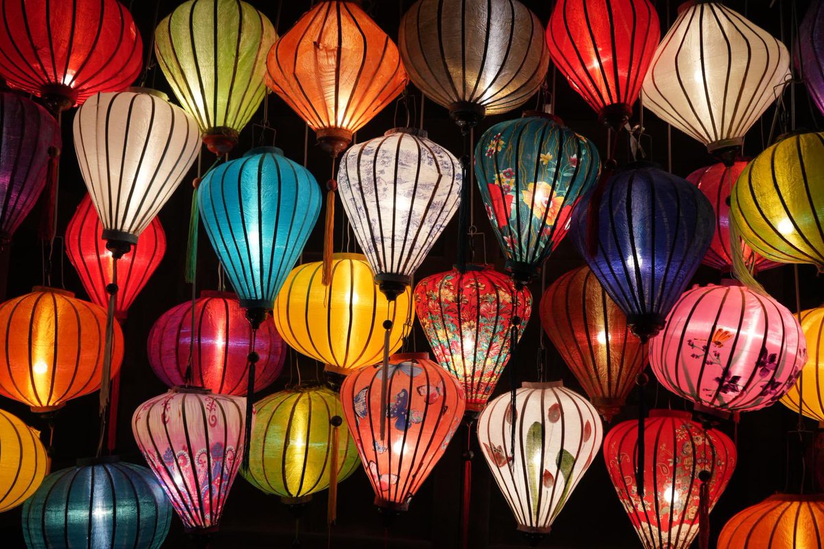 panokitotoyama's tweet image. ✨️なめりかわランタンまつり with ベトナム航空🏮✨️

滑川市の旧宿場町の瀬羽町の街並みが、ランタン祭りで有名なベトナムの世界遺産、港町ホイアンに似ていることがきっかけで始まりました🎶

美しいランタンの灯りが会場周辺を包む幻想的な光景をぜひお楽しみください✨️

■開催日  8/8~8/11