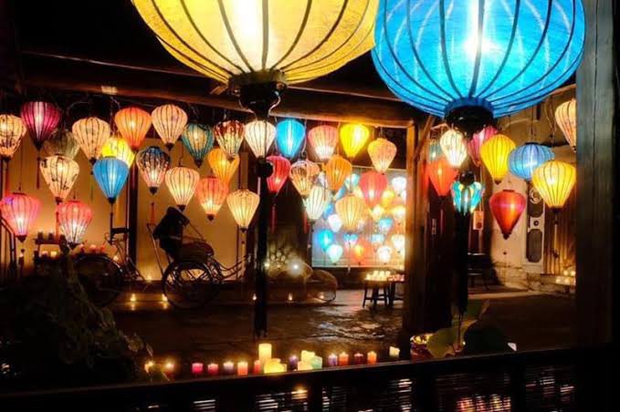 panokitotoyama's tweet image. ✨️なめりかわランタンまつり with ベトナム航空🏮✨️

滑川市の旧宿場町の瀬羽町の街並みが、ランタン祭りで有名なベトナムの世界遺産、港町ホイアンに似ていることがきっかけで始まりました🎶

美しいランタンの灯りが会場周辺を包む幻想的な光景をぜひお楽しみください✨️

■開催日  8/8~8/11