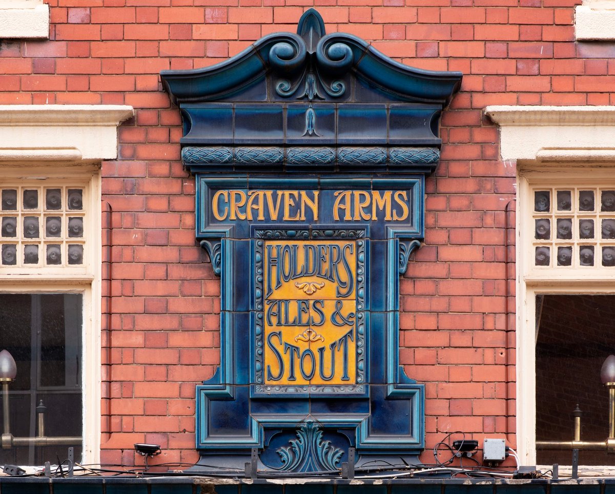 ichoosemag's tweet photo. GOOD NEWS: Birminghamโs Craven Arms pub has been listed at Grade II.
The City Centre boozer, featuring a striking two-tone tiled exterior, has been recognised as a building of exceptional national interest.
Designed between 1906-1910 and attributed to local architect Arthur Edwards, the ground floor of the building is faced with moulded and glazed ceramic tiles while the upper floors are of red brick. The windows are timber framed.
Edwards is also thought to have been responsible for the building occupied by OโNeillโs on Broad Street.
A pub has existed on the corner of Upper Gough Street and Blucher Street near Holloway Head since at least the 1840s, when the first licensee of the Craven Arms was recorded.
As industrial areas developed on the rural fringes of Birmingham in the early 19th century, the construction of new factories and workersโ houses lead to the establishment of public houses, which served the local working communities.
By the 1970s most of the workersโ houses surrounding the Craven Arms had been demolished. The two adjoining properties on Blucher Street, including the ground floor shop survived until at least 1971, after which time they were also demolished.