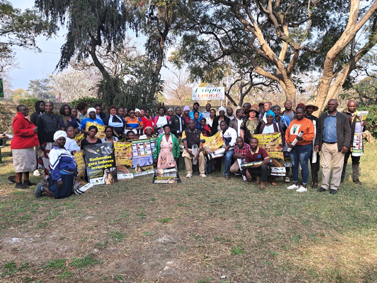 🦅🌿 Exciting collaboration between BirdLife Zimbabwe and TMPCZ! A workshop in Mutare brought together 60 traditional healers, faith healers, prophets, church representatives and journalists to discuss the importance of vultures in the environment and their legal protection. 🌍