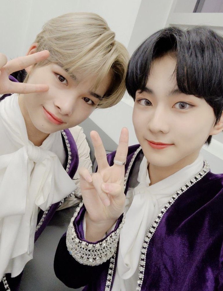 달 tweet media