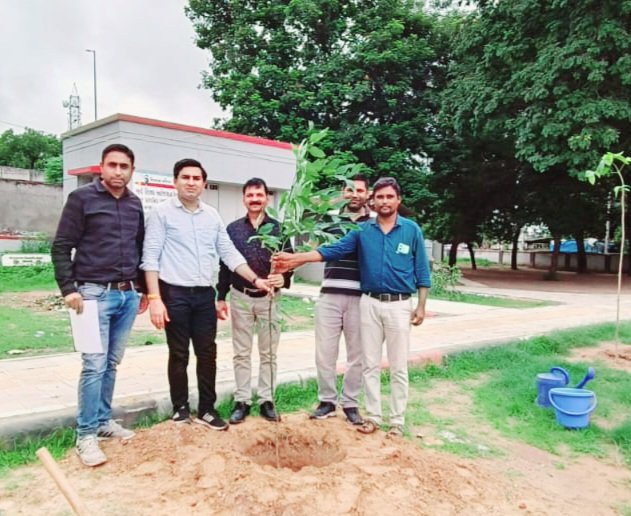 માનનીય વડાપ્રધાન શ્રી નરેન્દ્રભાઈ મોદી પ્રેરિત #एक_पेड़_मां_के_नाम અભિયાનને વ્યાપક જનપ્રતિસાદ મળી રહ્યો છે,ત્યારે વૃક્ષારોપણ કરીને અભિયાનમાં સહભાગી થયા.
#EkPedMaaKeNaam 
#GoGreen 
<a href="/PMOIndia/">PMO India</a> 
<a href="/CMOGuj/">CMO Gujarat</a> 
<a href="/BhanubenMLA/">Bhanuben Babariya</a> 
<a href="/ddgirnarlive/">Doordarshan Girnar</a>