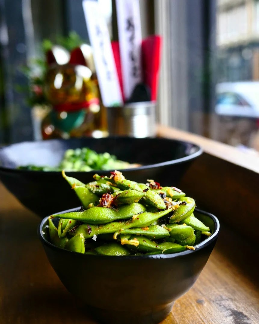 Did you know that edamame are not only a great source of soy protein, they are also rich in healthy fibre, antioxidants and vitamin K? 🫛 So essentially, eating in Ramen Dayo is actually good for you? 😀🙌😉