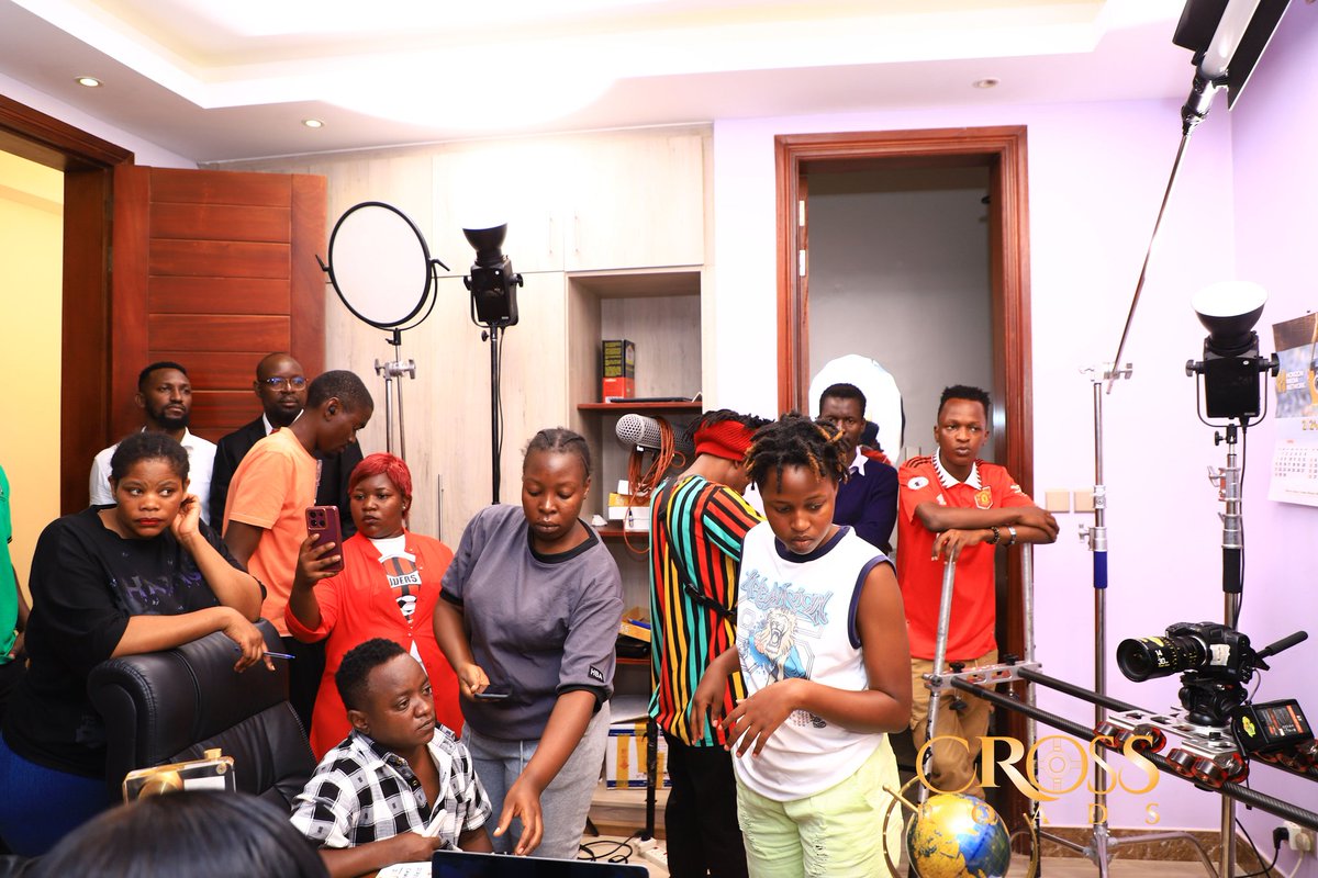 bendizhodouglas's tweet photo. Shout-out to the crew of the  #Crossroads, a Ugandan TV drama that shows weekly Mon-Fri on @PearlMagicPrime at 8pm. 
These young chaps are doing an amazing job and we should celebrate them. Well done to the captain @Ayeny for leading a trustworthy team like Okurut Nego, Roy Chwintando, Zziwa Aaron etc.
They are doing us proud on the continent.

Thank you @MultiChoiceGRP for availing these opportunities to the young people to grow.💪🏿👏🏿