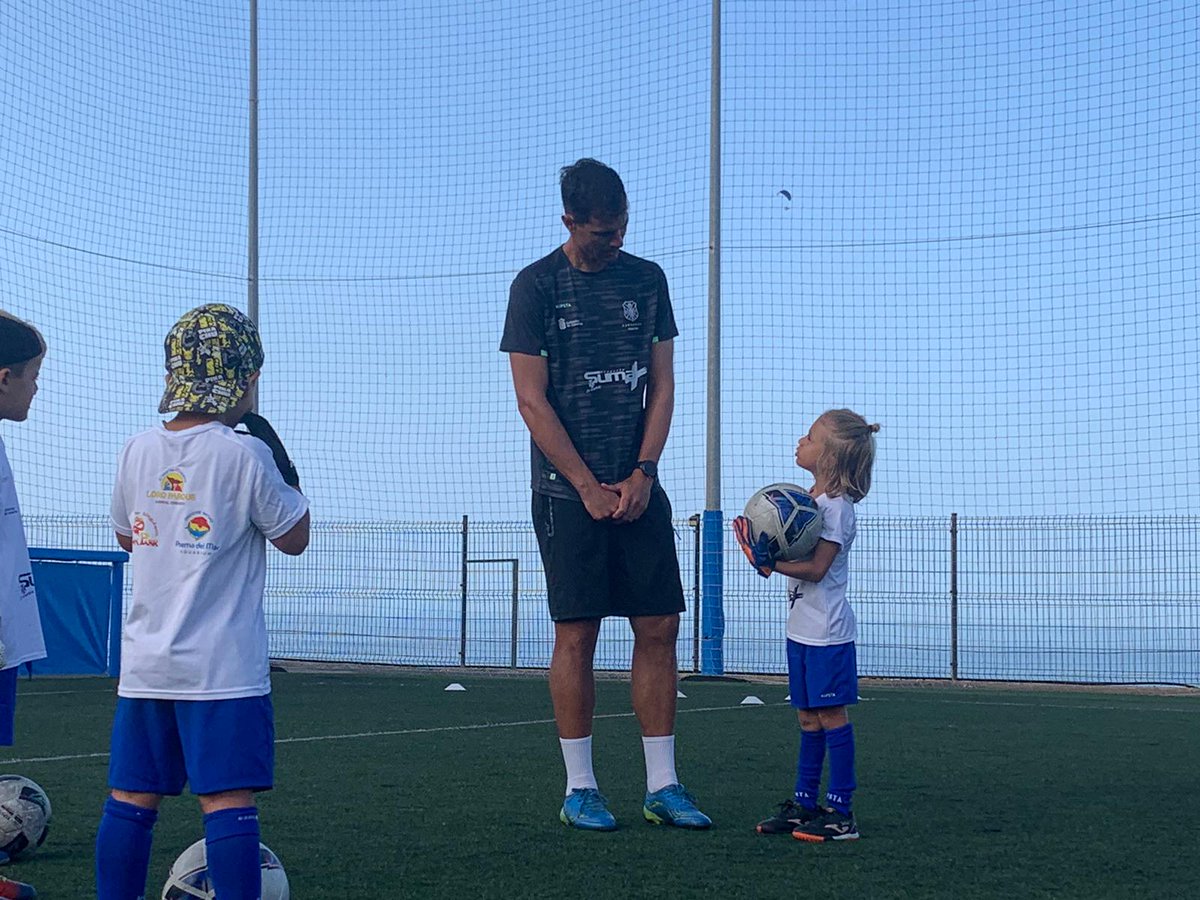Fundación Canaria CD Tenerife 🏴 (@cdtfundacion) on Twitter photo Nueva jornada del #CampusSuma en Aguadulce, Guía de Isora, y hoy con una visita muy especial ⚪🔵🙌.
<a href="/Danihs21/">Dani Hernández</a> se ha pasado por la cita veraniega del <a href="/CDTOficial/">CD Tenerife 🏴</a> y su #FundaciónCDT para seguir mostrando la metodología #blanquiazul 💪.
<a href="/CdtCantera/">CanteraCDT 🏴</a> <a href="/guiade_isora/">Ayuntamiento de Guía de Isora</a> #AmorEterno Nueva jornada del #CampusSuma en Aguadulce, Guía de Isora, y hoy con una visita muy especial ⚪🔵🙌.
<a href="/Danihs21/">Dani Hernández</a> se ha pasado por la cita veraniega del <a href="/CDTOficial/">CD Tenerife 🏴</a> y su #FundaciónCDT para seguir mostrando la metodología #blanquiazul 💪.
<a href="/CdtCantera/">CanteraCDT 🏴</a> <a href="/guiade_isora/">Ayuntamiento de Guía de Isora</a> #AmorEterno