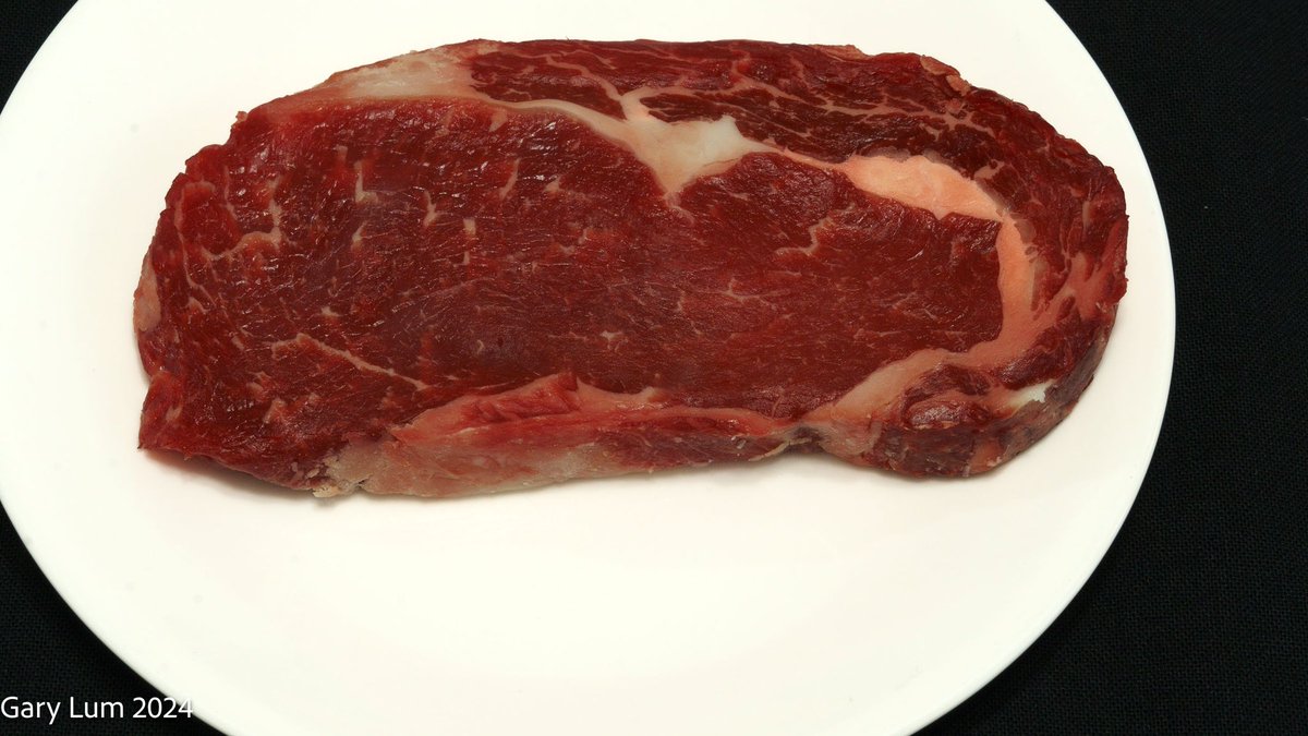 Yummy_Lummy's tweet image. Tonight’s scotch fillet steak was cooked in a frypan (flipping every 30 seconds) and rested for 5 minutes. Sliced and served with melted butter. #meat #meatisgood