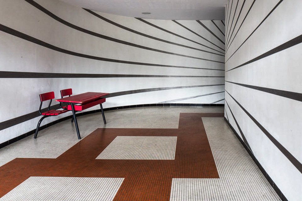 Renphotographie's tweet photo. Classe.
#classe #entree #bienvenue #renanperon #art #immeuble #photooftheday #photography #photographie #paysageurbain #subjectivelyobjective #vide #banalphotography #revueepic #rennes https://t.co/FzKyhEzl7X