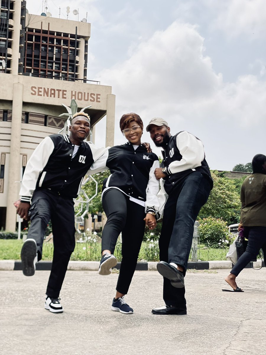 fakson_oke's tweet photo. Best Graduating Student Faculty of Arts
4.85 CGPA
Best Student from 100lv
Never lost a moot and mock as Lead Counsel
Senator
Chartered Arbitrator
Cofounder of a tech startup 

Imagination wan finish me sha 😭
#graduate #finalist #unilag https://t.co/2KSwE5ANvb