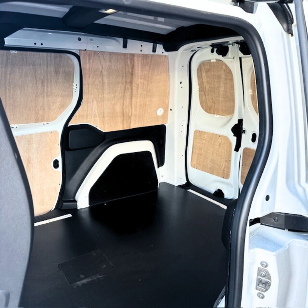 vehicleaccltd's tweet image. Revamping a Nissan Townstar with style and visibility!
· Chapter 8 Chevrons
· Ply Lining Kit &amp;amp; Containerdeck Floor
· Visible 360 Roof Beacon Bar
· Roof Mounted Rotary Vent
· Orange LED Flashing Strobe Lights
· @Turtlecovers Heavy Duty Seat Covers

#vehicleaccessories #vanlining