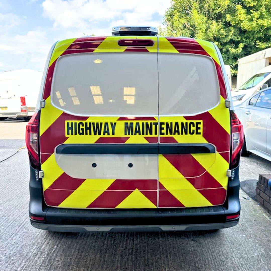 vehicleaccltd's tweet image. Revamping a Nissan Townstar with style and visibility!
· Chapter 8 Chevrons
· Ply Lining Kit &amp;amp; Containerdeck Floor
· Visible 360 Roof Beacon Bar
· Roof Mounted Rotary Vent
· Orange LED Flashing Strobe Lights
· @Turtlecovers Heavy Duty Seat Covers

#vehicleaccessories #vanlining