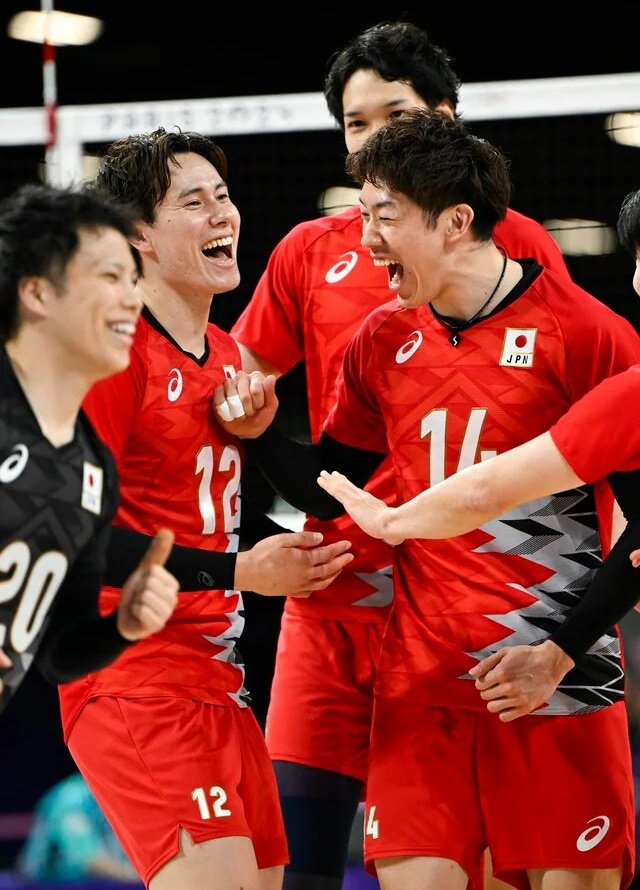 takahishik's tweet photo. みんな楽しんで、ゆっくり休んで.. コートでこの笑顔でまた会えることを願っています ⟡.· https://t.co/jPN3vy2EPg