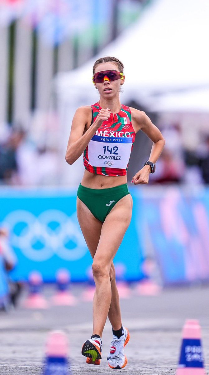 Lo que hizo hoy Alegna González 🇲🇽 es impresionante 👏
Remontó muchos lugares con déficits de más de un minuto, incluyendo que se le desamarró la agujeta del zapato dos veces y se tuvo que parar en ambas ocasiones 
Gran marchista ❤️