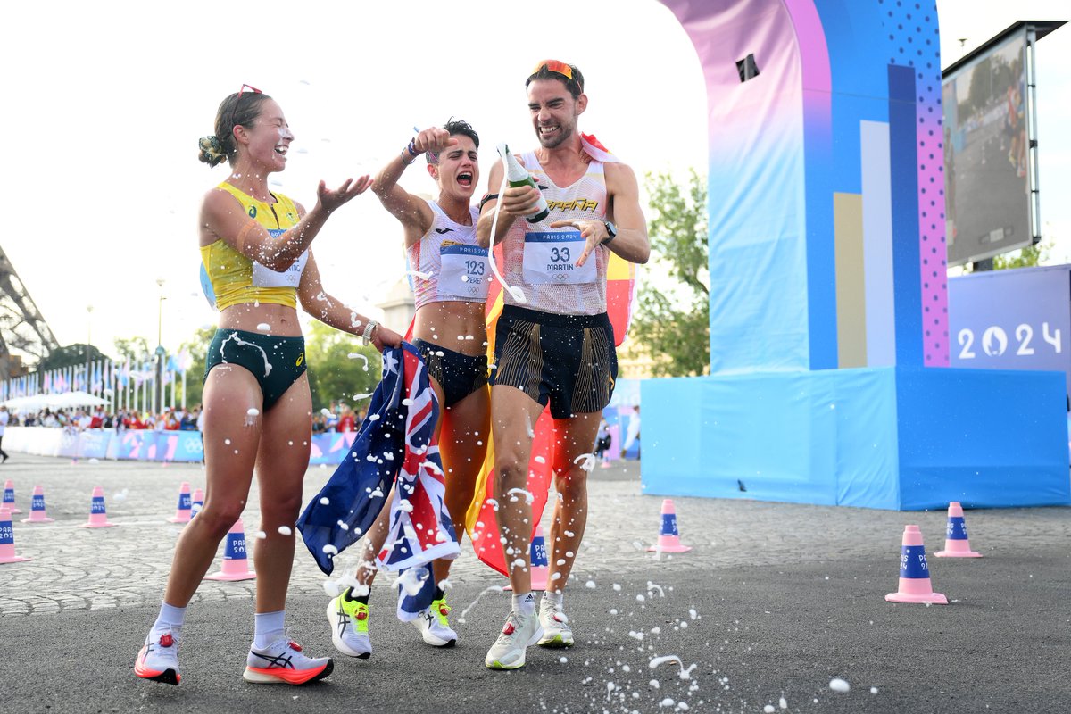 juegosolimpicos's tweet photo. UN FESTEJO ICÓNICO 🇪🇸🥇

Y finalmente @Alvaroatletismo y @garciaperezmari descorcharon el champagne frente a la Torre Eiffel. 🍾🍾

Inolvidable ❤️

#JuegosOlímpicos #Paris2024 https://t.co/tTr57lwqRX