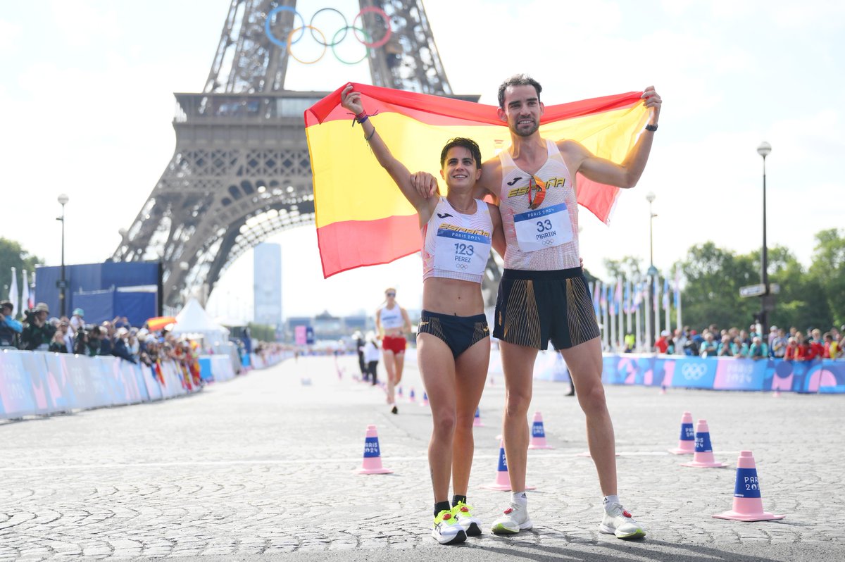 juegosolimpicos's tweet photo. UN FESTEJO ICÓNICO 🇪🇸🥇

Y finalmente @Alvaroatletismo y @garciaperezmari descorcharon el champagne frente a la Torre Eiffel. 🍾🍾

Inolvidable ❤️

#JuegosOlímpicos #Paris2024 https://t.co/tTr57lwqRX