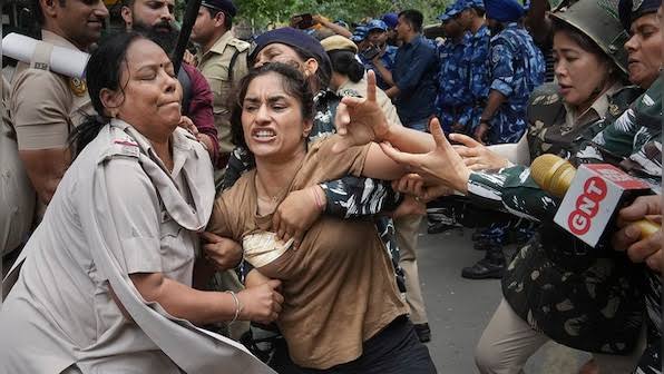 RebelUtkarsh's tweet photo. @narendramodi @narendramodi ji,
Hope you haven't forgotten these images. It all happened on your command &amp; by your police.
Dont forget that @b_bhushansharan is a member of BJP &amp; he is the one against whom these brave fighters were seeking justice which they never got.
Stop this Hypocrisy ! https://t.co/ffAK3SuXfs