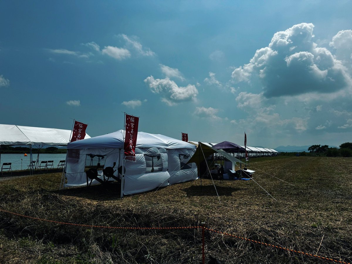 sakura_row2017's tweet photo. インターハイ2024長崎県

本日から配艇���習が始まりました！
気温が非常に高いので今年からアイスバスを導入しています。
コンディショニングにも気を使い頑張りたいと思います！

#インターハイ　#ローイング　#桜宮高校　#桜高　#オッソが行く　#フォトスポット　#平和学習　#オッソ🐻 https://t.co/2kKZZFIwsj