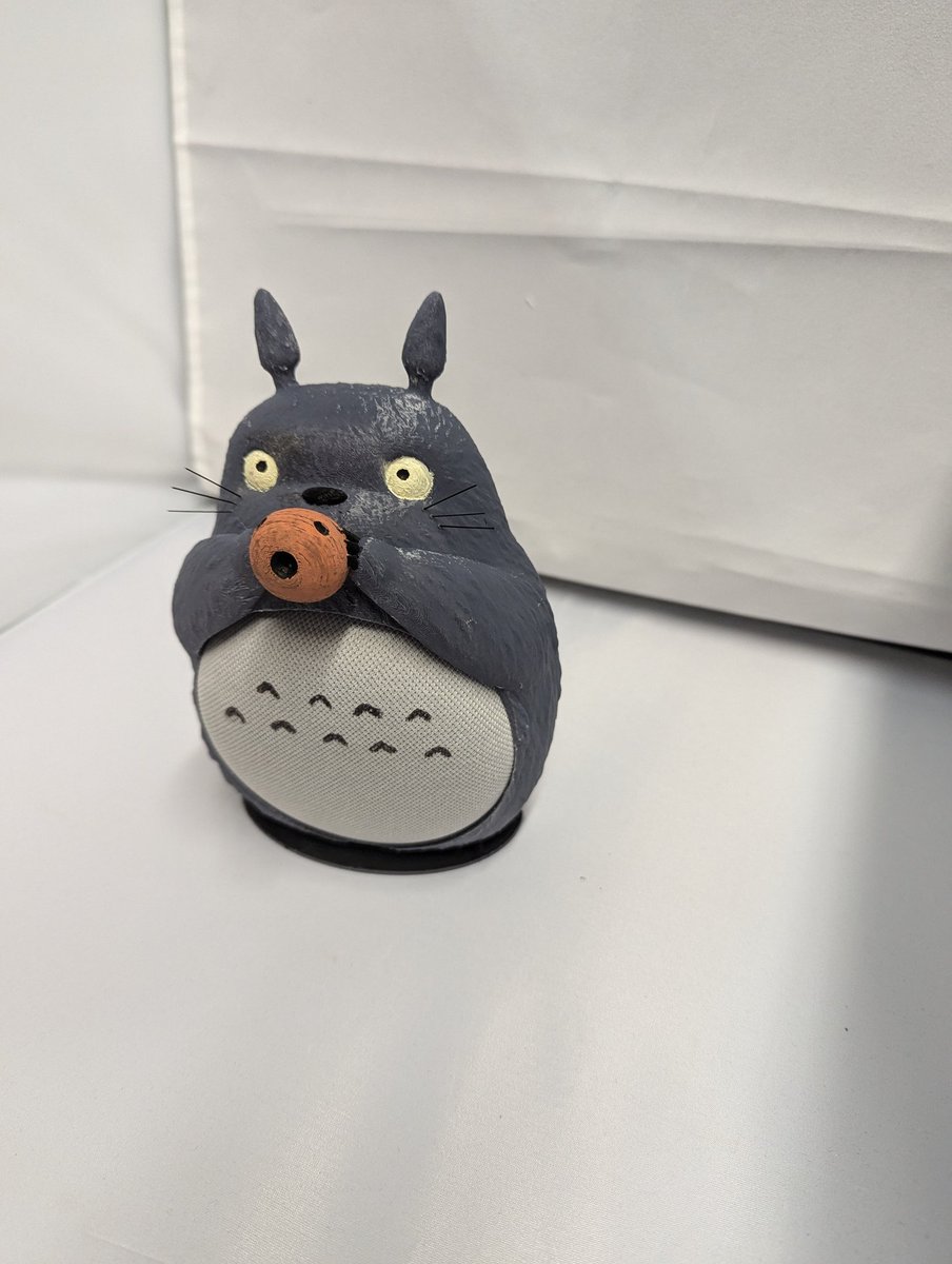 Neocrypt0n's tweet photo. Heute Morgen war er fertig, direkt etwas kreativ geworden.

Hey Totoro! 

Spiele Musik im Wohnzimmer 😂

Totoro ist ein 3D Druck, der Bauch ein Google Nest mini

#totoro #anime #ghibli https://t.co/EHtMAU9vDX
