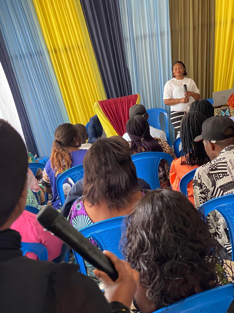 EKitholu's tweet photo. Un dialogue communautaire sur la démystification des questions liées à la santé sexuelle et reproductive pour promouvoir les droits en SSR avec la participation des #leadersreligueux #cadresdebase et #parents pour l’aire de santé de Virunga dans KARISIMBI @caredrc @PardeEstRDC https://t.co/gITFsZ3aN1