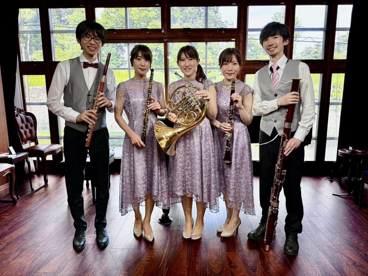 amiclpf's tweet image. 先日は久々アンサンブルピアリ全員集合！京都にてお子様向けコンサートでした🌻数曲ピアニスト萌里ちゃんも一緒に✨
子供たちの反応を近くで感じて、こちらもわくわく♬
ピアリ全員集合久々なのにそんな感じがしないのがとっても不思議。帰ってきて合宿指導も無事終了！毎日あっという間に過ぎていく🙀