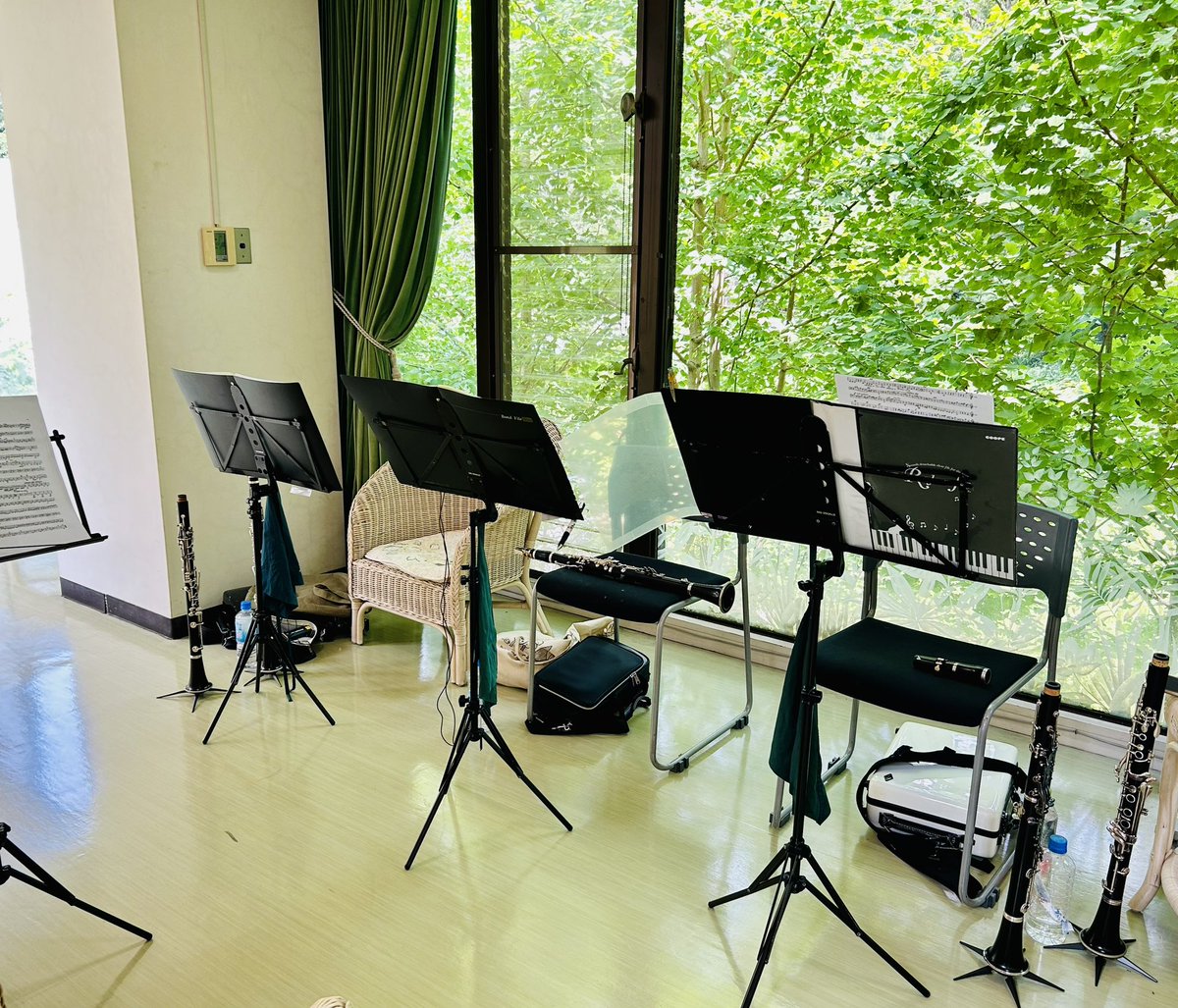 amiclpf's tweet image. 先日は久々アンサンブルピアリ全員集合！京都にてお子様向けコンサートでした🌻数曲ピアニスト萌里ちゃんも一緒に✨
子供たちの反応を近くで感じて、こちらもわくわく♬
ピアリ全員集合久々なのにそんな感じがしないのがとっても不思議。帰ってきて合宿指導も無事終了！毎日あっという間に過ぎていく🙀