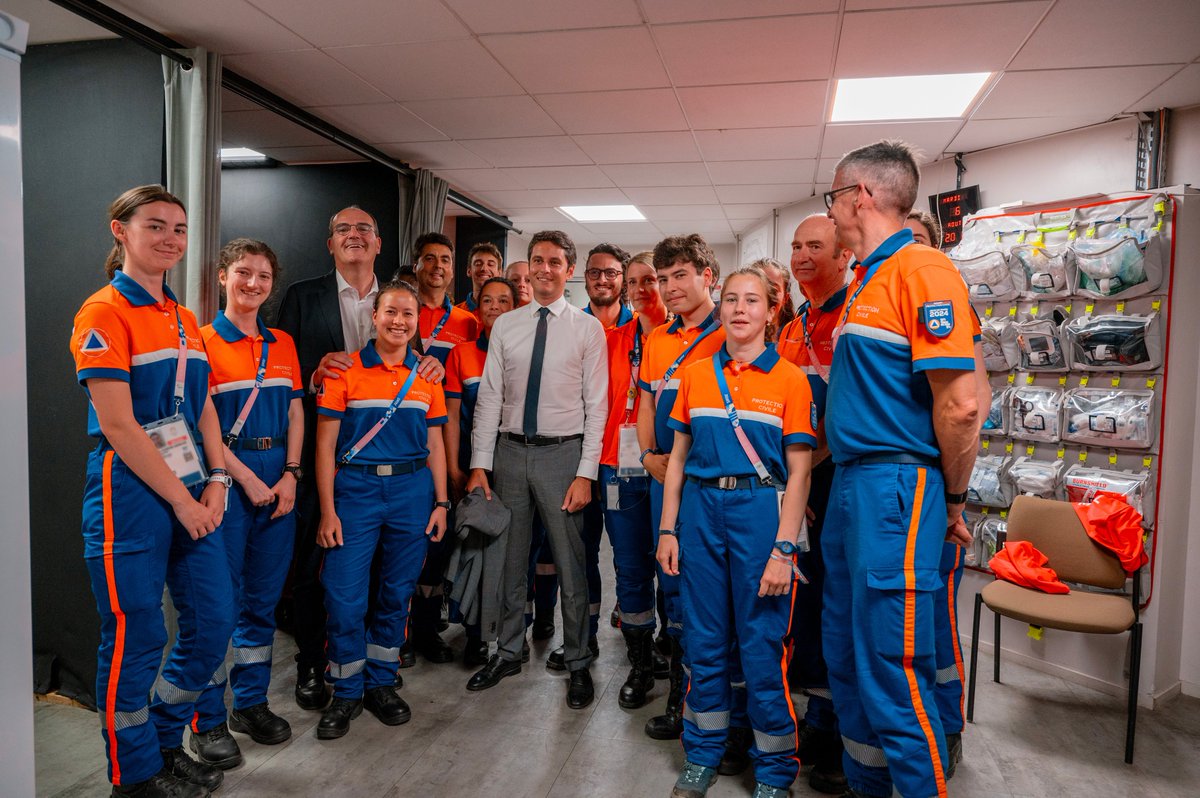 🤝 <a href="/GabrielAttal/">Gabriel Attal</a>, premier ministre, et <a href="/JeanCASTEX/">Jean Castex</a>, ancien premier ministre et PDG de la RATP, sont venus saluer l’engagement des bénévoles de la Protection Civile lors de leur poste de secours à l’Arena Bercy.  Ces moments d’échanges sont précieux pour nos bénévoles !