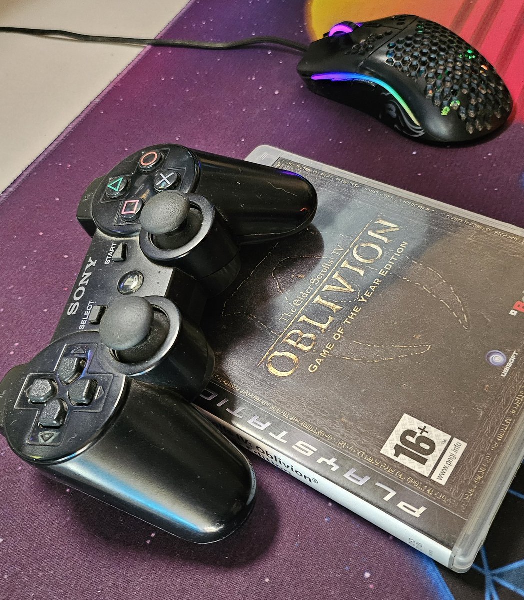 Je suis Toutoui, citoyen !

P'tit stream sauvage en Oblivion, entre deux week-ends chargés. 👌

-> twitch.tv/dovahdiine 

#Oblivion #ElderScrolls