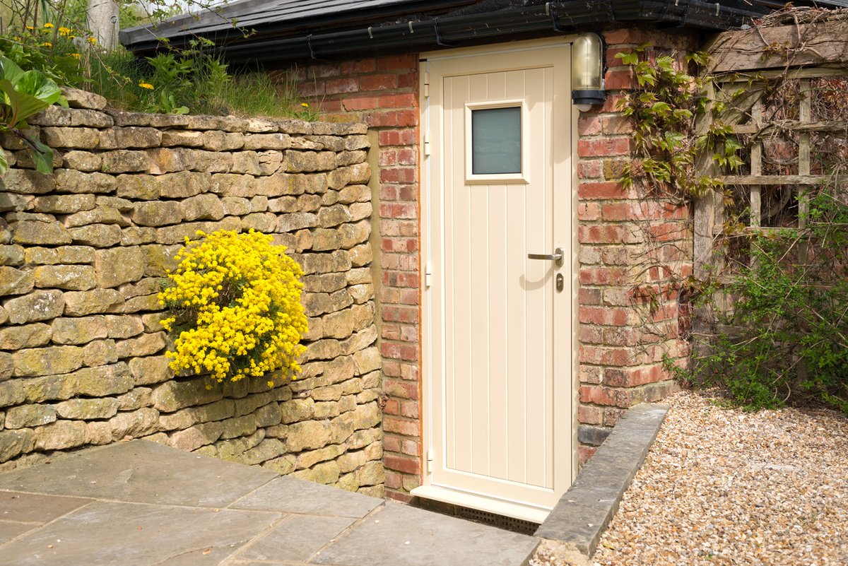 Originbifolds's tweet image. 🔦 Product Spotlight 🔦

This week we take a look at some of our favourite Entrance Doors. 

🚪 What colour is your Front Door?

#OriginDoors #SohoCollection