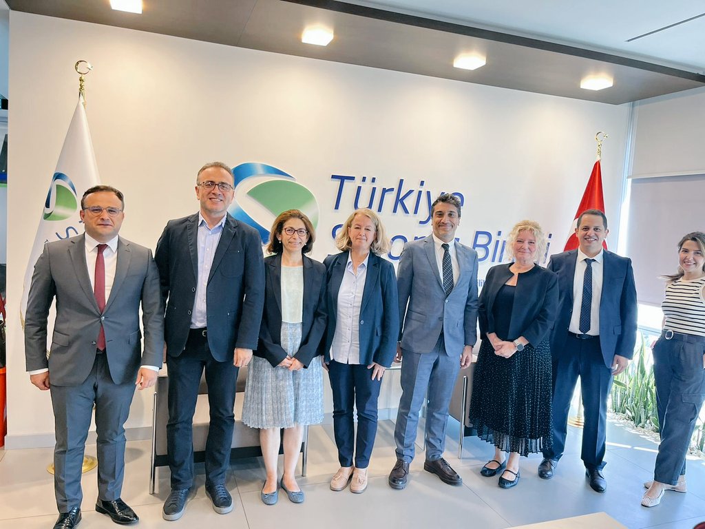 Sektörün ve özellikle aktüerya alanının yetişmiş insan kaynağı ihtiyacını,ortak bir amaç doğrultusunda ve bütüncül bir yaklaşımla ele alarak ortak bir yol haritası oluşturmak için TSEV müdürü Sn.Şebnem Yalçınkaya ve TSB Genel Sekreter Yard. Sn.Şenol Şentürk ile bir araya geldik.