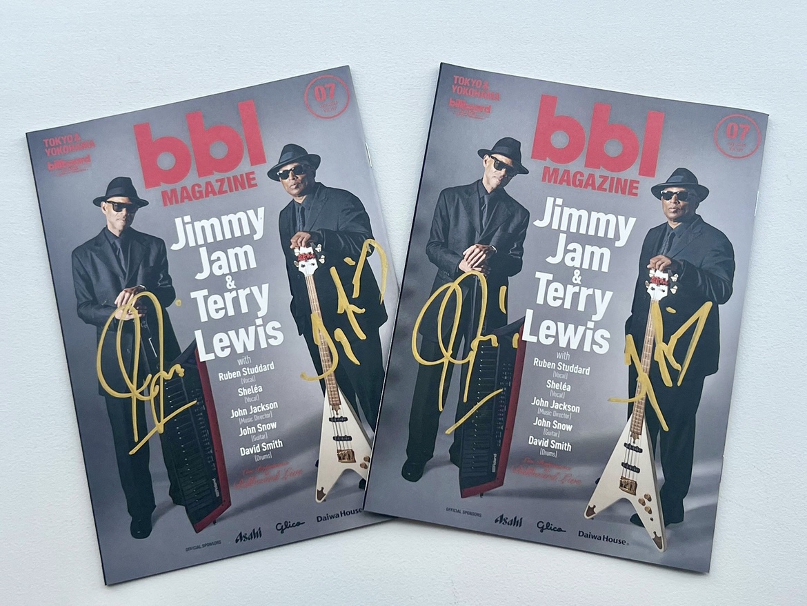 billboardlive_t's tweet photo. 【special】大好評の内に幕を閉じたJimmy Jam & Terry Lewisの記念すべき初来日公演。
数々のレジェンドが登場してきたビルボードライブの歴史の中でもスペシャルな瞬間となった彼らのジャパンツアー無事完走を記念し、なんと直筆サイン入りのbbl MAGAZINEを2名様にプレゼント🎁

応募は、Billboard Live TOKYOの公式XとInstagramにて受付中。皆さまからのご応募お待ちしております！

＜Xでの応募方法＞
1. @billboardlive_t をフォロー
2.こちらのツイートをRTで応募完了！
※種類は選べません、予めご了承ください。
※当選者の方には後日DMをお送りします。
〆切：8/14(水)23:59まで

#billboardlivetokyo #jamandlewis