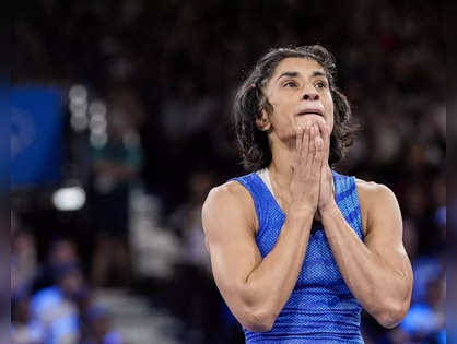 param_kr12's tweet photo. One biological male boxer is allowed in women's boxing, but Vinesh Phogat is disqualified for being 100 grams heavier in the 50 kg weight category.
So much hypocrisy in #OlympicGamesParis2024

The worst #OlympicGames in history. 
So Many unusual things happened at this #Olympics. https://t.co/Dc9oVNcKiC