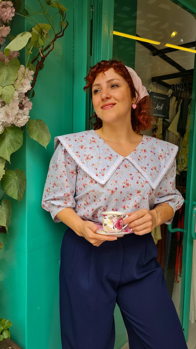 Hanımefendiler Birer Kahve Alır mıyız💐

#GOLD

retroboutique.com.tr