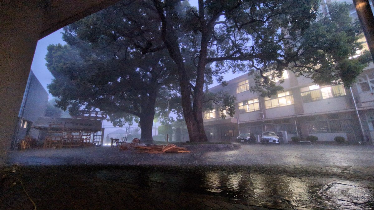 kawako_mon's tweet photo. こんばんは！！！！！
門班です！！！！！
なんか、、、もう、、、、、、！！
なんか雨がすごいです！！！！！
こんばんは！！！！！！！
門班でした！！！！！！！
#門班日誌 https://t.co/mQAz9G5OYO