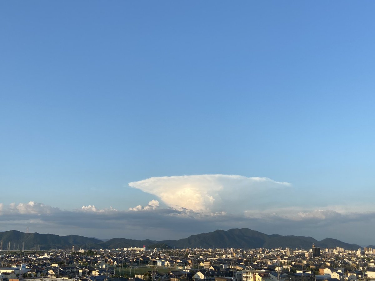 Kasugas2's tweet photo. ドラえもんの雲の王国が作られてそう https://t.co/qOlncNR1gg