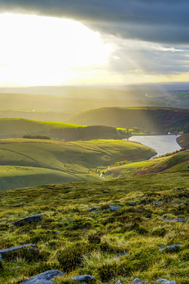 gallivantaire's tweet photo. When the clouds part over Castleton, Hope Valley, the Peak District shines 🌄 Ready to explore? ⛰️ #Castleton #HopeValley #PeakDistrict #Wanderlust #TravelGoals #NatureLovers #ExploreEngland #HiddenGems #AdventureAwaits #TravelInspiration #HeavenOnEarth #UKTravel #VisitEngland https://t.co/fdcv9Te4Fo
