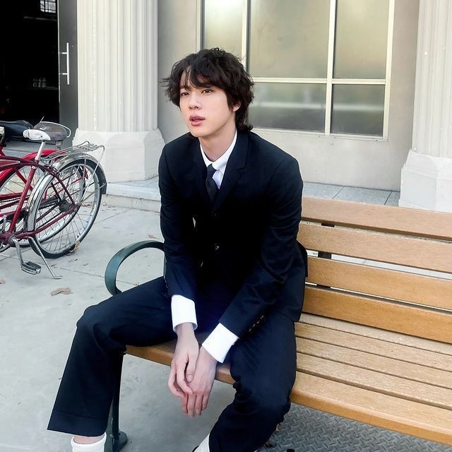 خوشحالم خبر خوبم داریم ،،، جین سفیر برند گوچی شده.
JIN GUCCI GLOBAL AMBASSADOR
#JinxGucci