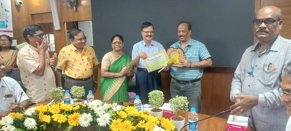 Balasore Health Team has received Best performing district in Early Initiation of Breastfeeding FY 2023-24. CDM&amp;PHO, Balasore has received this award at <a href="/HFWOdisha/">H & FW Dept Odisha</a>. #BalasoreHealthTeam #BreastFeeding <a href="/DBalasore/">Collector & DM Balasore</a> <a href="/nhmodisha/">NHM Odisha</a> <a href="/MoHFW_INDIA/">Ministry of Health</a>