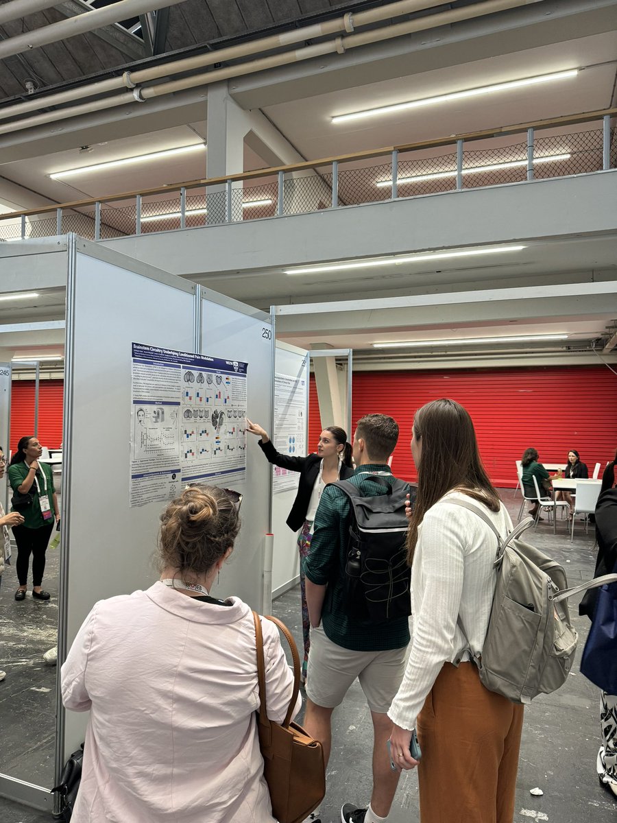 Lovely to see <a href="/ashleigh_wake/">Ashleigh Wake</a> in her element, sharing her research on conditioned pain modulation. Poster 250, check it out! #WC2024 <a href="/IASPpain/">IASP</a>