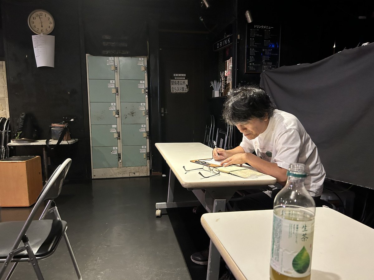 therootnob1965's tweet photo. リハ終わりー
写真は違うバンドだけどw https://t.co/PE2xgb0aF1