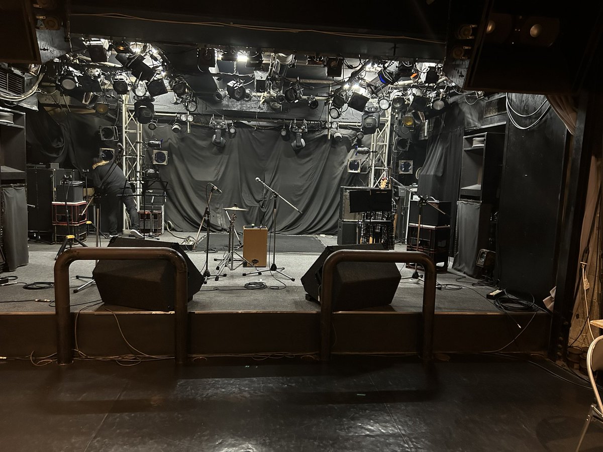 therootnob1965's tweet photo. リハ終わりー
写真は違うバンドだけどw https://t.co/PE2xgb0aF1